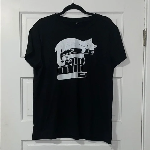 Black Cat and Books Graphic T-Shirt - Picture 6 of 8